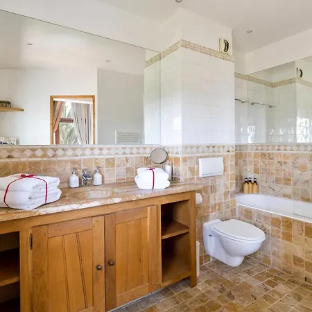 La Maison Tamarin 3*