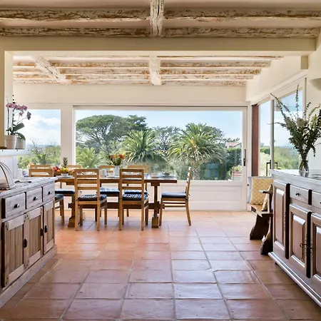 Bed & Breakfast La Maison Tamarin 4*