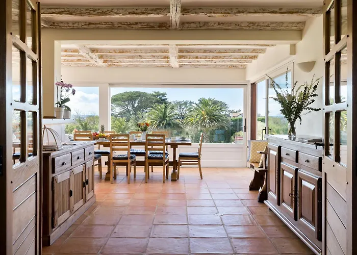 Alojamento de Acomodação e Pequeno-almoço La Maison Tamarin 4*